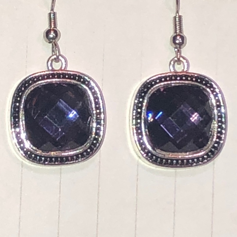 🆕Deep Purple crystal earrings silver dangle NWT